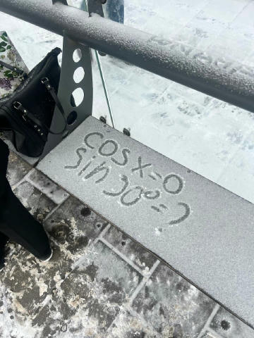 Інтелектуально-сніжний Львів ❄️ 📸 katsyyaa ЛЬВІВСЬКИЙ ДОЩ ☔️