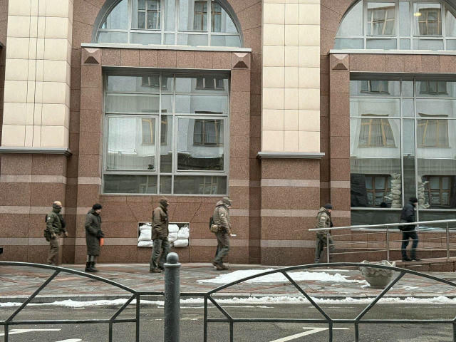 🇺🇦 Сотрудники НАБУ зашли в здание комитетов Рады Украина.ру — подписаться и знать больше 🔄 Аналитика 👍