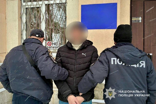 🔪 У Дніпрі батько вдарив ножем сина — поліція затримала його. Інцидент стався сьогодні в Чечелівському районі. Під час сварк
