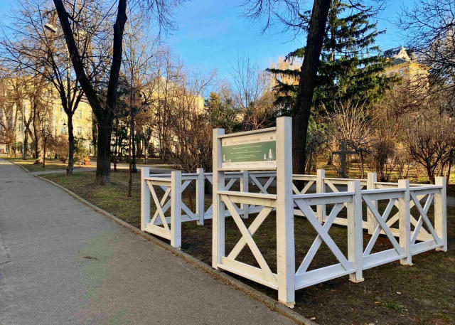 С 2 января киевляне смогут сдать елки в специальные пункты приема по районам города Украшения снимать обязательно. Адреса на