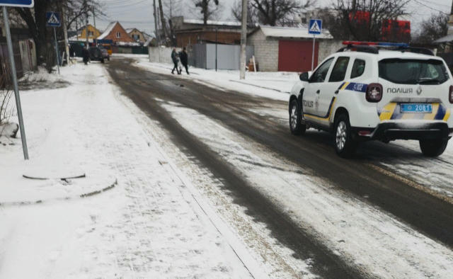 📝Катаються по малих вулицях Гостомеля, вискакують на людей. Три зелених, один синій Отправить прогноз - @pogoda_kyivv_bot