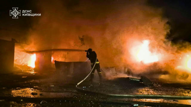 Під час атаки РФ по Київщині людина опинилась під завалами будинку – ДСНС За даними рятувальників, під вогнем були Вишгородсь