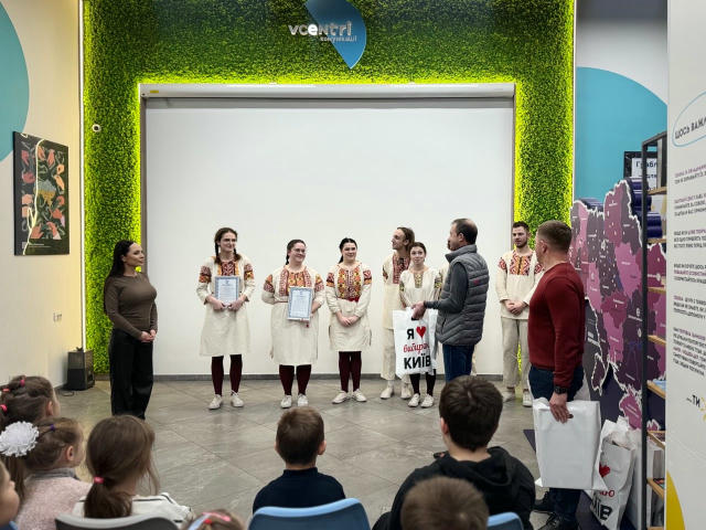 🎄 Новогодний праздник для детей на Оболони Накануне новогодних праздников на Оболони состоялось новогоднее мероприятие для м