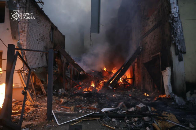 ❗️Майже 500 дронів, 40 ракет, зокрема «кинджали» запустили виродки по Україні з ночі, — Зеленський. Основна мішень — це Київ: