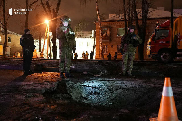 Последствия удара по Харькову двумя управляемыми авиабомбами. По обновлённым данным ГСЧС, в результате атаки погибли двое мир
