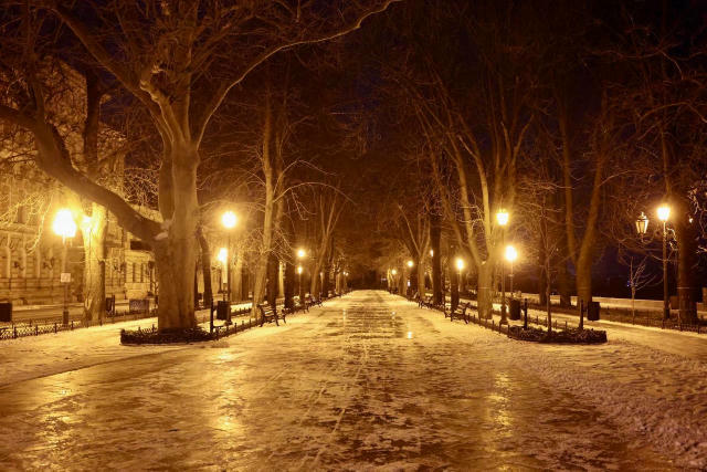 ❄️Зимова Одеса — мов сторінки роману, де живе справжня магія: вона народжується з людських сердець і з невидимого тепла, що н