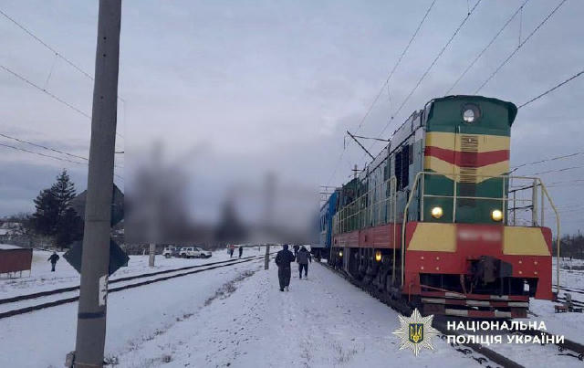 ☄️Поїзд на смерть збив пенсіонерку на Полтавщині. Сьогодні близько 6:30 в с. Копили локомотив здійснив наїзд на жінку 1942 р.
