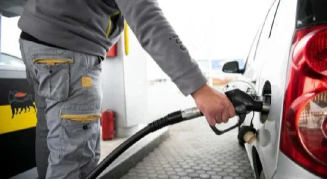 ☄️рф продовжила тимчасову заборону на експорт бензину. До кінця лютого на тлі ударів України по енергетичній промисловості ро