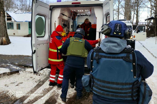 На Дніпропетровщині через влучання російського FPV-дрона постраждали двоє чоловіків віком 64 та 66 років — ДСНС 🟠 Підписатис