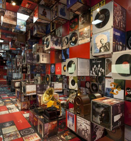 Запрошую вас до спільноти Plagiarium 999 Albums You Should Listen to at Least Once in Your Life. Тут знайдете рекомендації, з