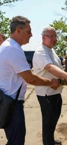 Паша «PDF» Демченко, а тебе Неклюдов кто?! Просто по возрасту он вряд ли объект твоих фантазий и PDFных предпочтений… Так пон