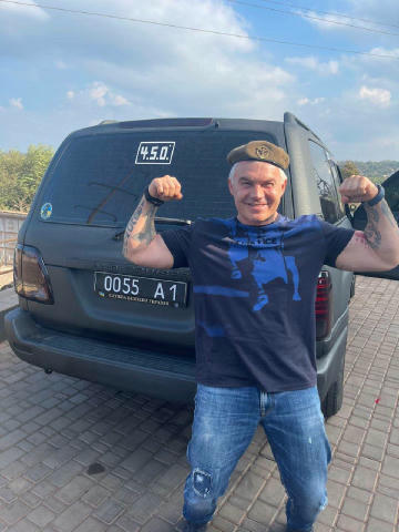 Коля «ПОПКА» Король,объясни один момент. Ты везде размахиваешь рассказами про «награды от ГУР», какие-то «подяки», «медали»,