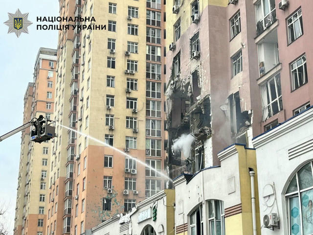 Поліція показала наслідки атаки на Київ Щонайменше 10 осіб отримали поранення: дорослі віком від 25 до 75 років, а також двоє